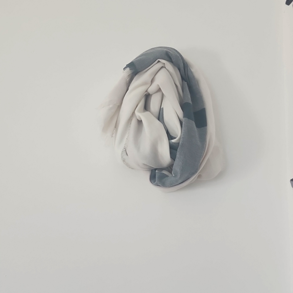 Lauren Conrad scarf